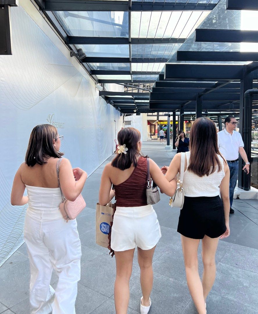 Zara White Tube Jumpsuit (Category: Jumpsuits) located in Paranaque City. Submitted by crysizzl (Listing ID 1427969106, Image 3). Description: Large on tag Used once only! .