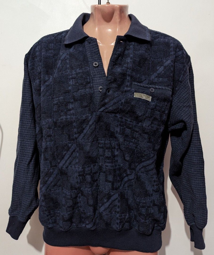 Zealzip Jacket - M (Blue) (Category: Coats, Jackets and Outerwear) located in General Trias. Submitted by mervcorner (Listing ID 1427956665, Image 2). Description: Unisex Jacket (Blue) Brand: Zealzip Size: Medium 1 Pocket Issue: Missing 1 Button Seldom use. Presentable. Pwede pang baguio or tagaytay. RFS: Decluttering Item Location: General Trias, Cavite Delivery thru lalamove (at buyer's expense) Contact 09918984245 if interested..