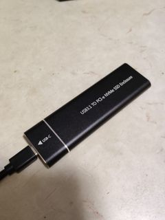 128GB NVMe SSD with USB SSD Reader450983971573606400