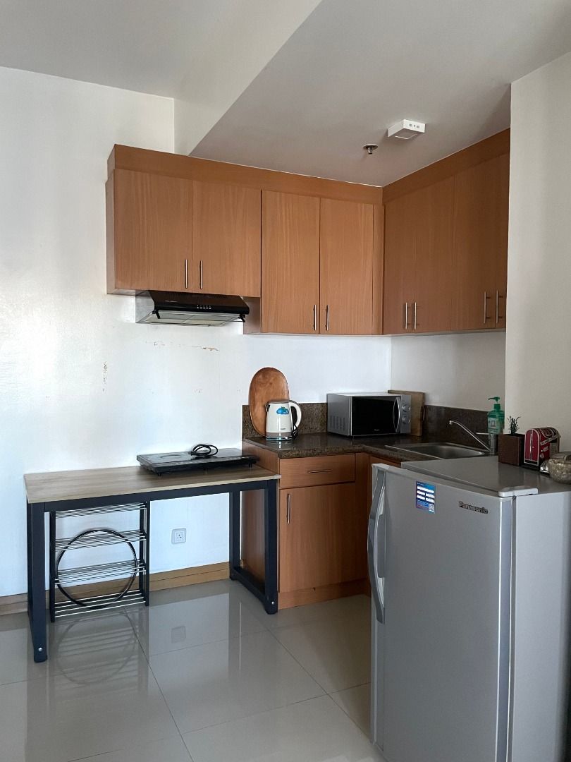 1BR Trion Towers BGC - FOR RENT (Category: Apartments & Condos) located in Manila. Submitted by thrift_d (Listing ID 1428147412, Image 3). Description: 🔥 1BR fully furnished condo for rent – Trion Towers BGC 🔥 For direct tenants only. Agent inquiries will not be accommodated. 📌 Spacious 1BR unit in Trion Towers, Bonifacio Global City 📌 Fully furnished — move-in ready, ideal for professionals or expats 📌 Includes induction cooker, range hood,