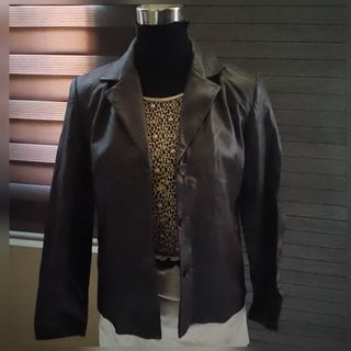 (Category: ) located in . Submitted by aithriftcloset (Listing ID 1428097857, Image 1). Description: .