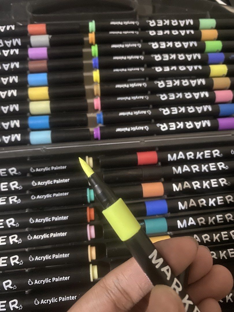 Acrylic Marker Set - 36 Colors (Category: Craft Supplies & Tools) located in Pasay City. Submitted by amsells08 (Listing ID 1428207962, Image 3). Description: acrylic markers :)) VV MAGANDA FOR DESIGNNN rarely used din so fully tinted pa lahattt kapag ginamit :))).