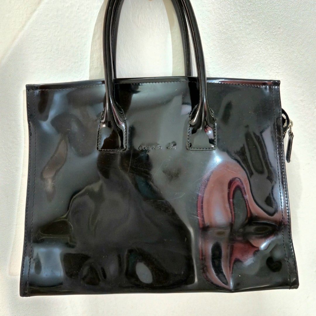 Agnes B. Enamel Leather Black Hand Bag (Category: Shoulder Bags) located in Quezon City. Submitted by pammuwu (Listing ID 1428157909, Image 1). Description: .