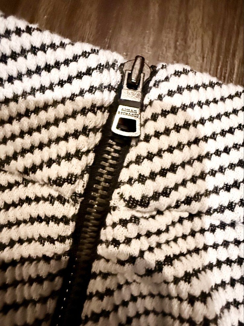 Armani Exchange Black and White Skirt (Category: Skirts) located in Makati City. Submitted by thea_eswar (Listing ID 1428097726, Image 1). Description: 😍 Very Cute Skirt 😍 Smart Casual MOP: Gcash.