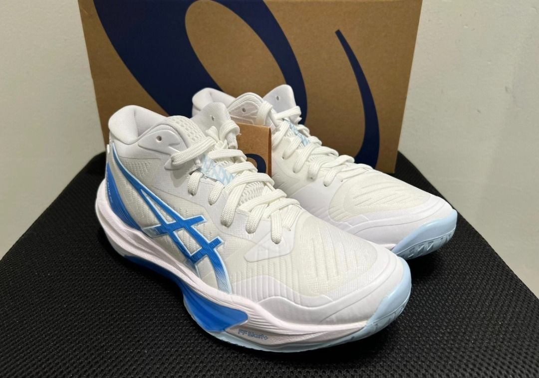 ASICS Sky Elite FF MT 3 Blue and White (Category: Sneakers) located in Singapore. Submitted by bravedolphin-ccc4e3 (Listing ID 1428146265, Image 3). Description: Limited inventory & sizes only. Be quick to secure yours!.