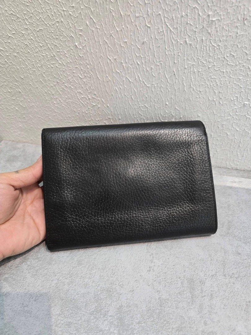 Authentic Gianni Versace Wallet (Category: Wallets & Card holders) located in Aparri. Submitted by secondloop_695 (Listing ID 1428224120, Image 3). Description: - Authentic💯 - Gianni Versace Wallet - Large to XL size - Can fit passport 🅿️ 15,000 + shipping fee ✅ .