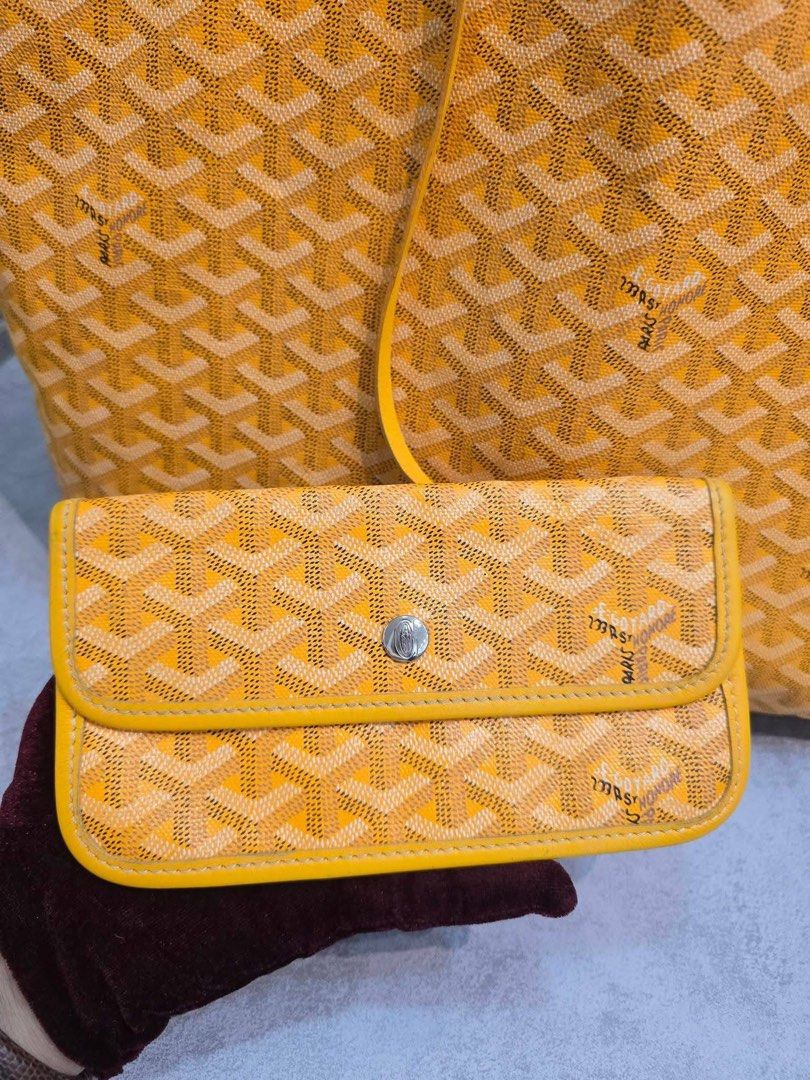 Authentic Goyard Gm tote bag With entrupy (Category: Luxury Bags & Wallets) located in Aparri. Submitted by secondloop_695 (Listing ID 1428225121, Image 3). Description: - Authentic💯 - G0yard GM Tote Bag with pouch - Large size - With Entrupy COA (Certificate of Authenticity) ✅ 🅿️ 120,000+ shipping fee ✅ .