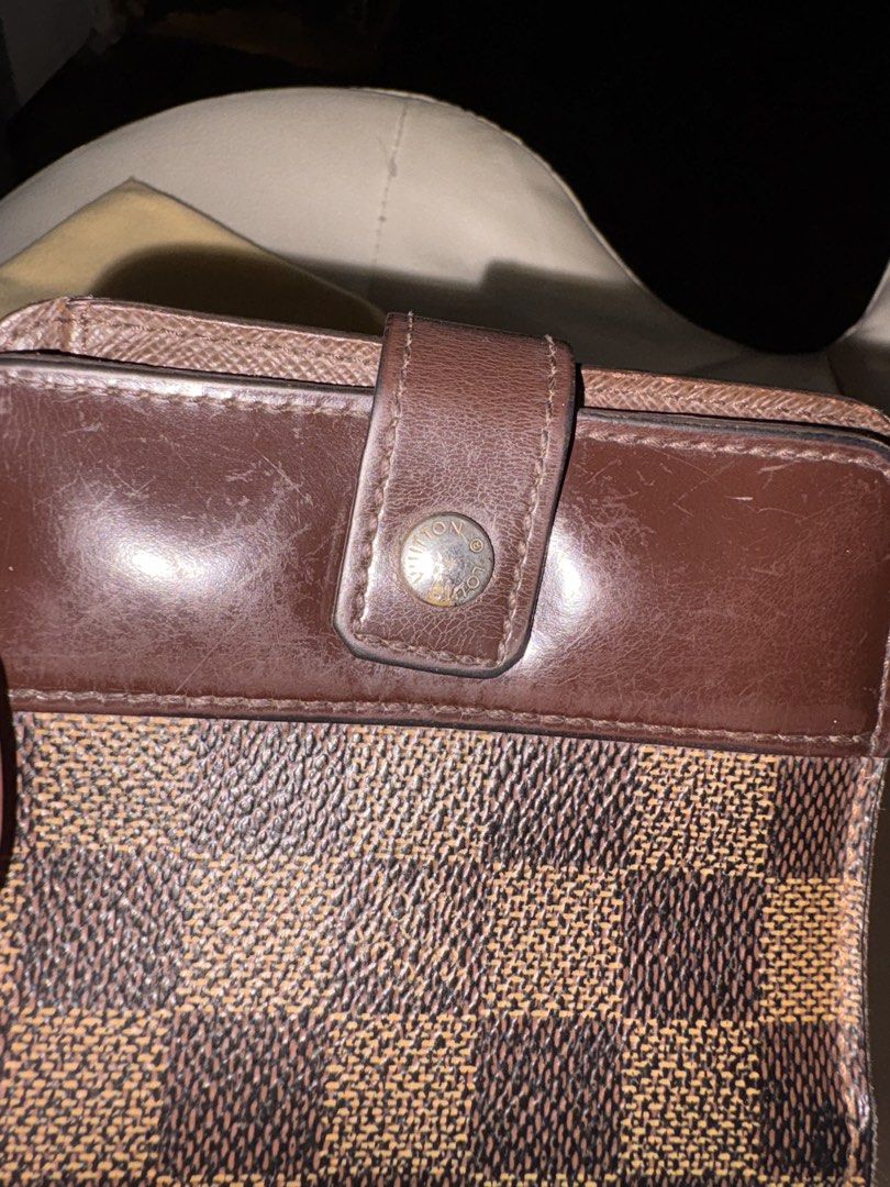 Authentic LV Coated Canvas Wallet (Category: Luxury Bags & Wallets) located in Cavite. Submitted by cbmae (Listing ID 1389828221, Image 2). Description: comes with box & dustbag, with damage inside thats why selling law .