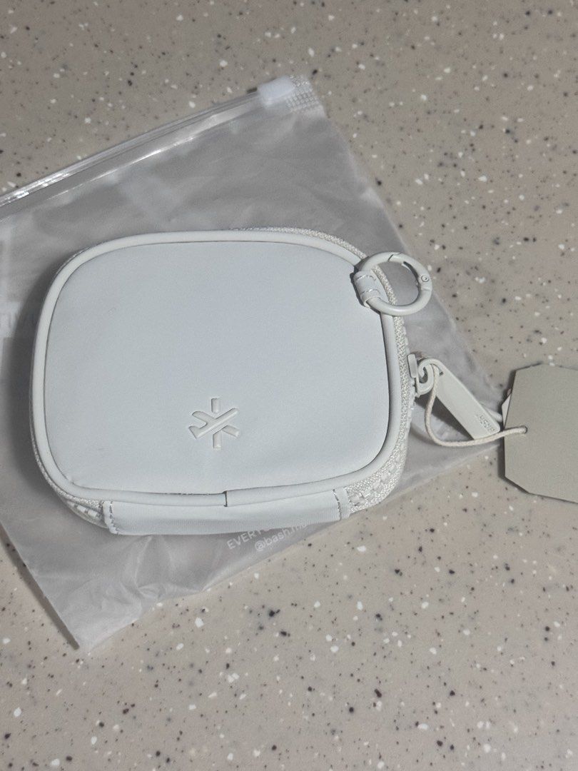 BONE Bash Manila Cardholder (Category: Wallets & Card holders) located in Marikina City. Submitted by skincaremnlatbp (Listing ID 1428227409, Image 3). Description: Location: Marikina Lalamove within Metro Manila, J&T booking c/o buyer if outside Metro Manila (I don’t have the app).
