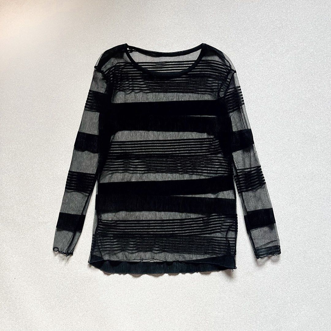 black stripe mesh long sleeve top (Category: Blouses) located in Manila. Submitted by ekses (Listing ID 1428173287, Image 1). Description: - stretchy - best fits S-M laid flat measurements: width - 15.5” length - 21” sleeve length - 19”.