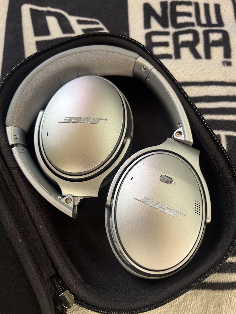 Bose QuietComfort35 (Category: Headphones & Headsets) located in Muntinlupa City. Submitted by openyoear.700 (Listing ID 1428200346, Image 3). Description: Selling my Bose QuietComfort35 Complete, barely used Selling it for 7,500 only negotable for sure buyer. Dm if interested thanks.