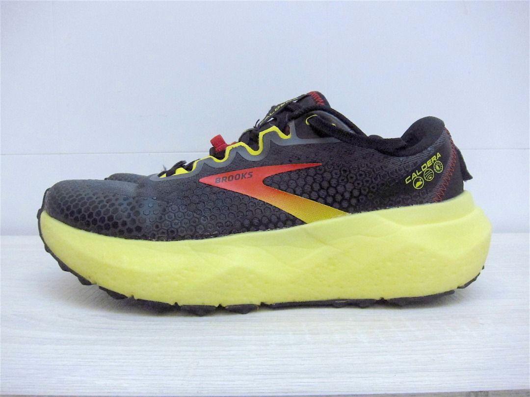BROOKS Caldera 6 Running Shoes (US 7) (insole replacement, stitches repaired) BROOKS火山口系列第6代男裝高避震越野跑鞋 （分類：波鞋）位於 Hong Kong。 由 patkk 提交（商品編號 1428129809，圖片 2）。簡介： BROOKS Caldera 6 Running Shoes BROOKS火山口系列第6代男裝高避震越野跑鞋 US 7 EU 4 UK 6 1103791D035 實物如圖 物品外觀非常新淨 相簿已交代，鞋墊已更換(insole replacement) 內踭有縫紉修補過(stitches repaired) ，高要求者勿洽詢 SF到付或面交。