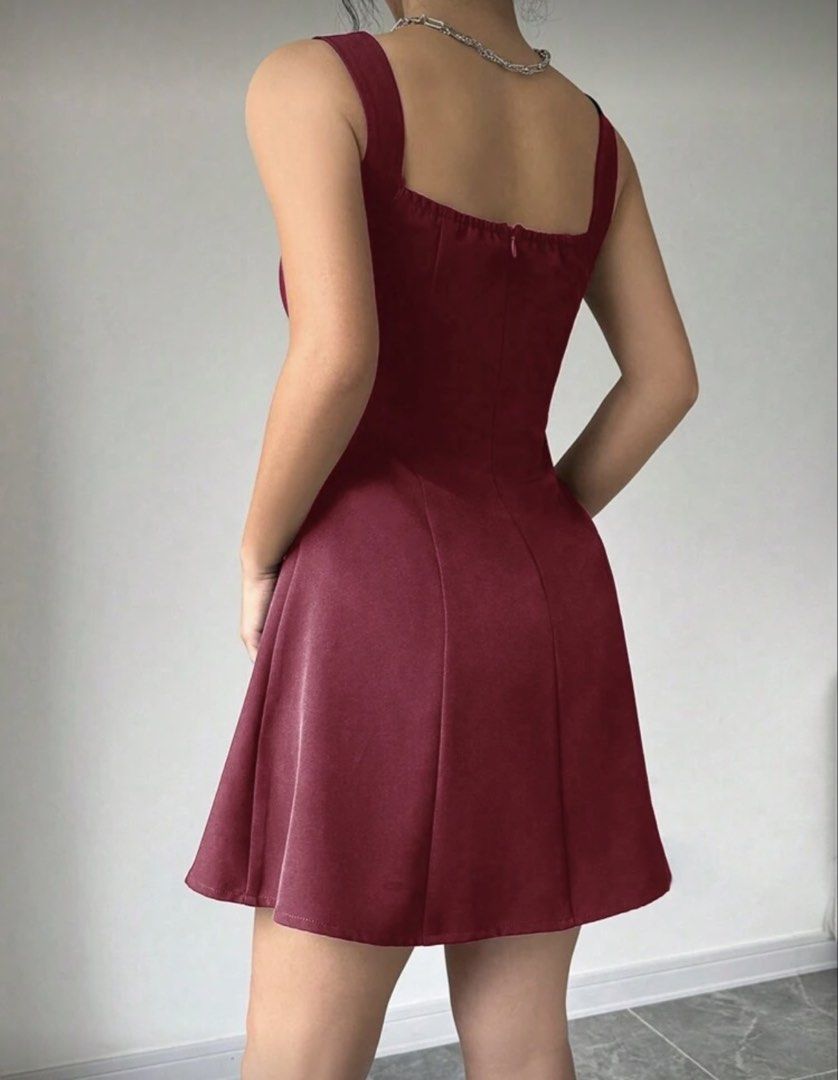Burgundy Mini Dress (Category: Dresses) located in Manila. Submitted by dclutterrrr (Listing ID 1428134986, Image 2). Description: .