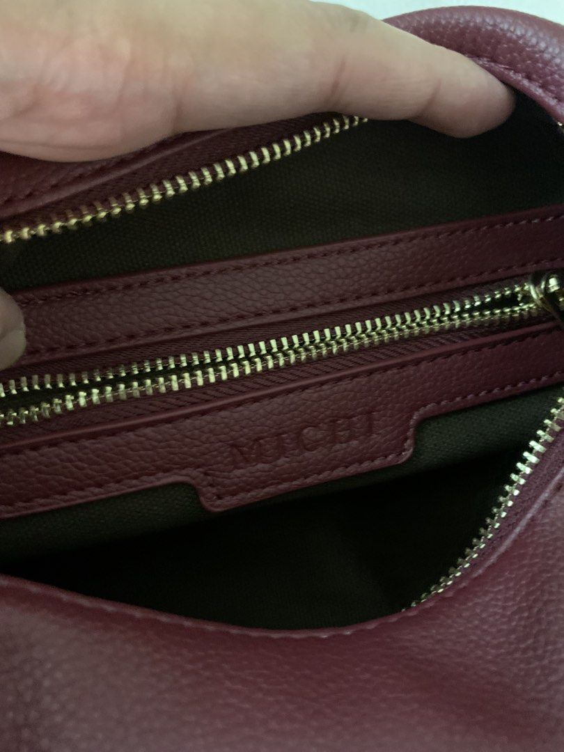 Burgundy soft leather hobo bag spacious (Category: Shoulder Bags) located in Cavite. Submitted by mommyb3 (Listing ID 1428205479, Image 3). Description: - Burgundy soft leather hobo bag - Spacious in - Stylish design - Perfect for everyday use.