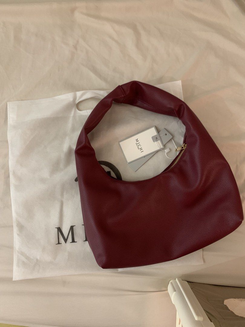 Burgundy soft leather hobo bag spacious (Category: Shoulder Bags) located in Cavite. Submitted by mommyb3 (Listing ID 1428205479, Image 1). Description: - Burgundy soft leather hobo bag - Spacious in - Stylish design - Perfect for everyday use.