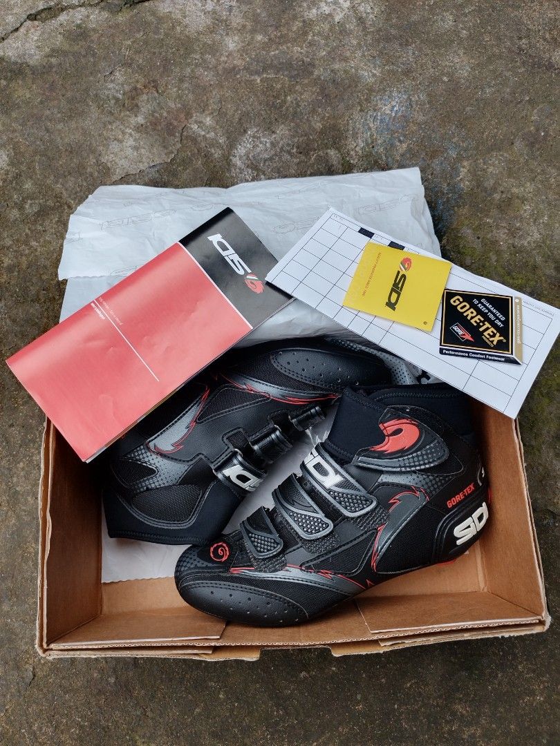 Cleats shoes (Category: Bicycles) located in Butuan. Submitted by arvin181991 (Listing ID 1428228558, Image 2). Description: size:7.5 41.