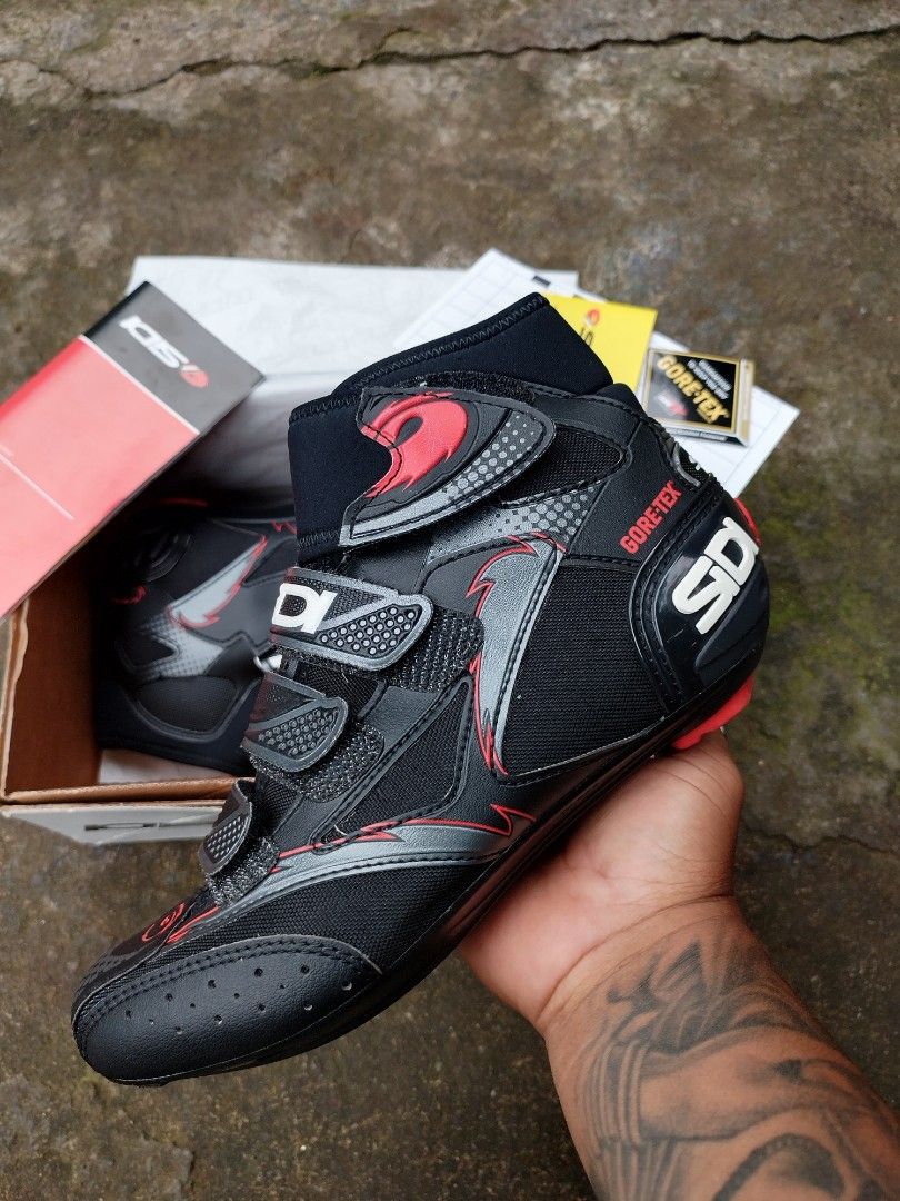 Cleats shoes (Category: Bicycles) located in Butuan. Submitted by arvin181991 (Listing ID 1428228558, Image 3). Description: size:7.5 41.