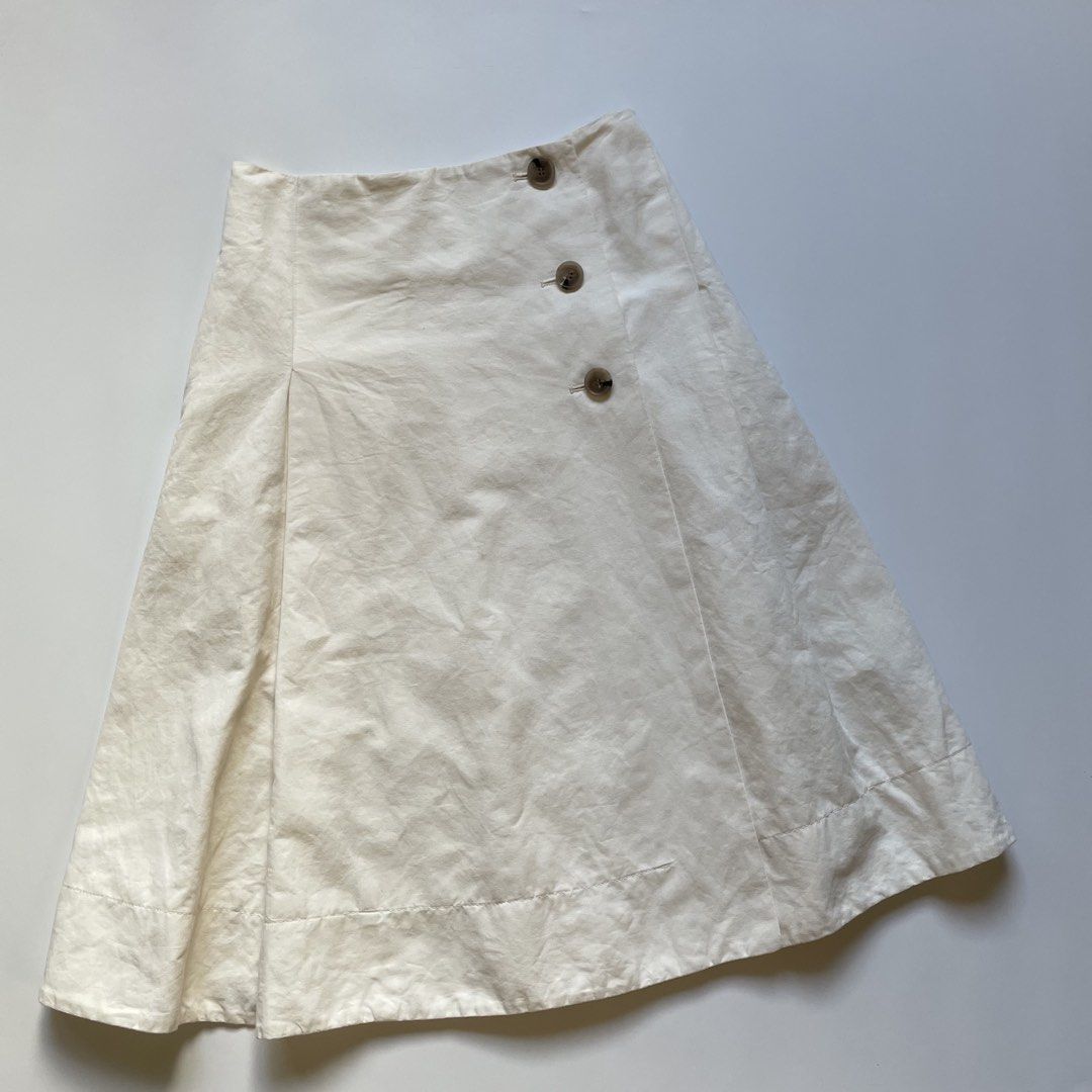 COS Pleated A-Line Skirt (Category: Skirts) located in Tanza. Submitted by deeclutterer (Listing ID 1428201572, Image 1). Description: COS pleated wrap skirt Superb quality Maliit na sya sakin sa waist but its my fave!😍 Good as new! Waist: 26”-27” Length: 25” .