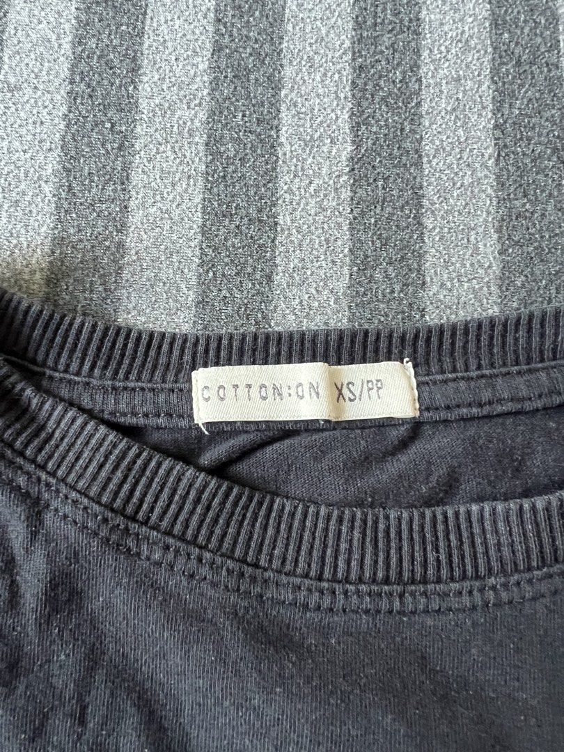 Cotton On Black Boxy Crop Top (Category: Shirts) located in Makati City. Submitted by sisijava13 (Listing ID 1428115696, Image 2). Description: .