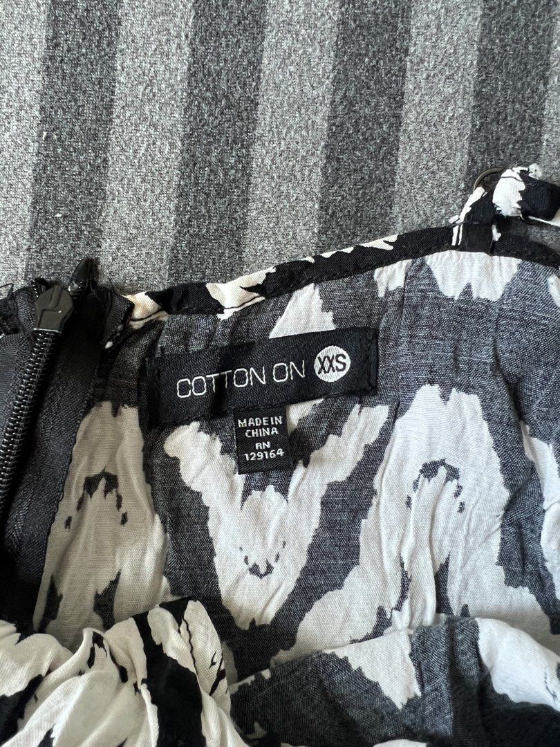 Cotton On Romper - Black and White (Category: Rompers) located in Makati City. Submitted by sisijava13 (Listing ID 1428117884, Image 2). Description: .