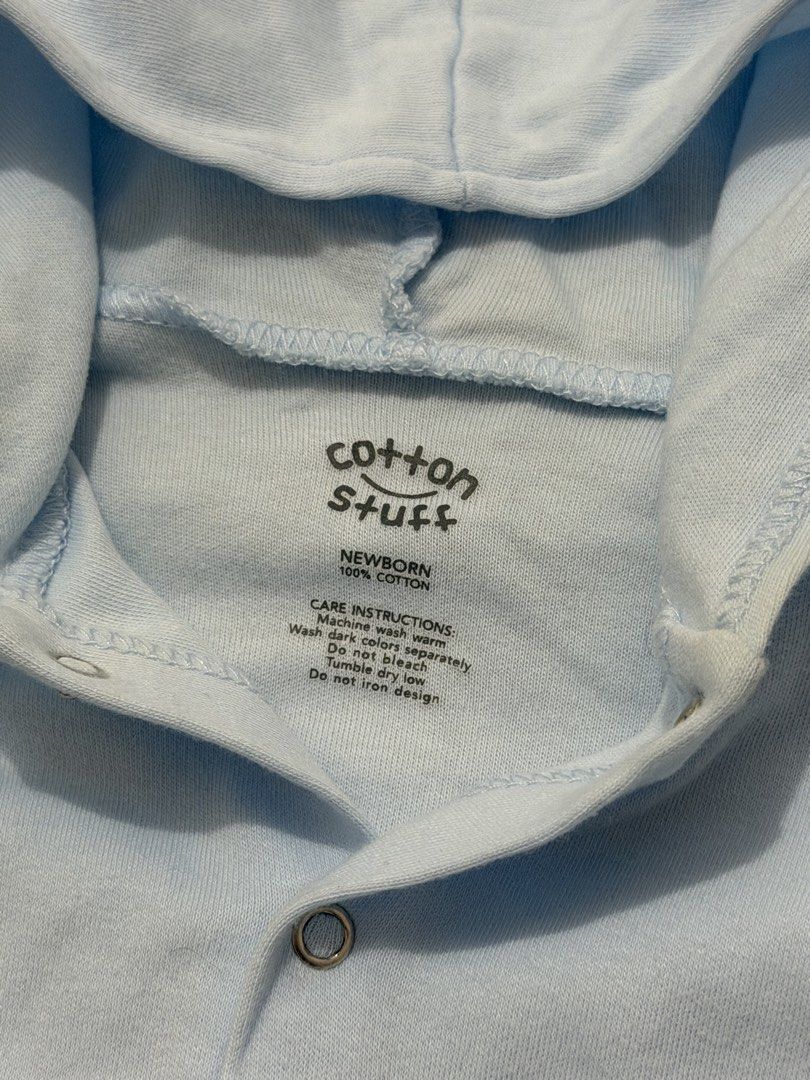Cotton Stuff Newborn Overall with Mittens (Category: Babies & Kids Fashion) located in San Simon. Submitted by classystyles (Listing ID 1428252341, Image 2). Description: Used only once as a going home outfit ni baby Can fit NB-3months 3pcs po pala ung mittens na kasama Cotton tela.