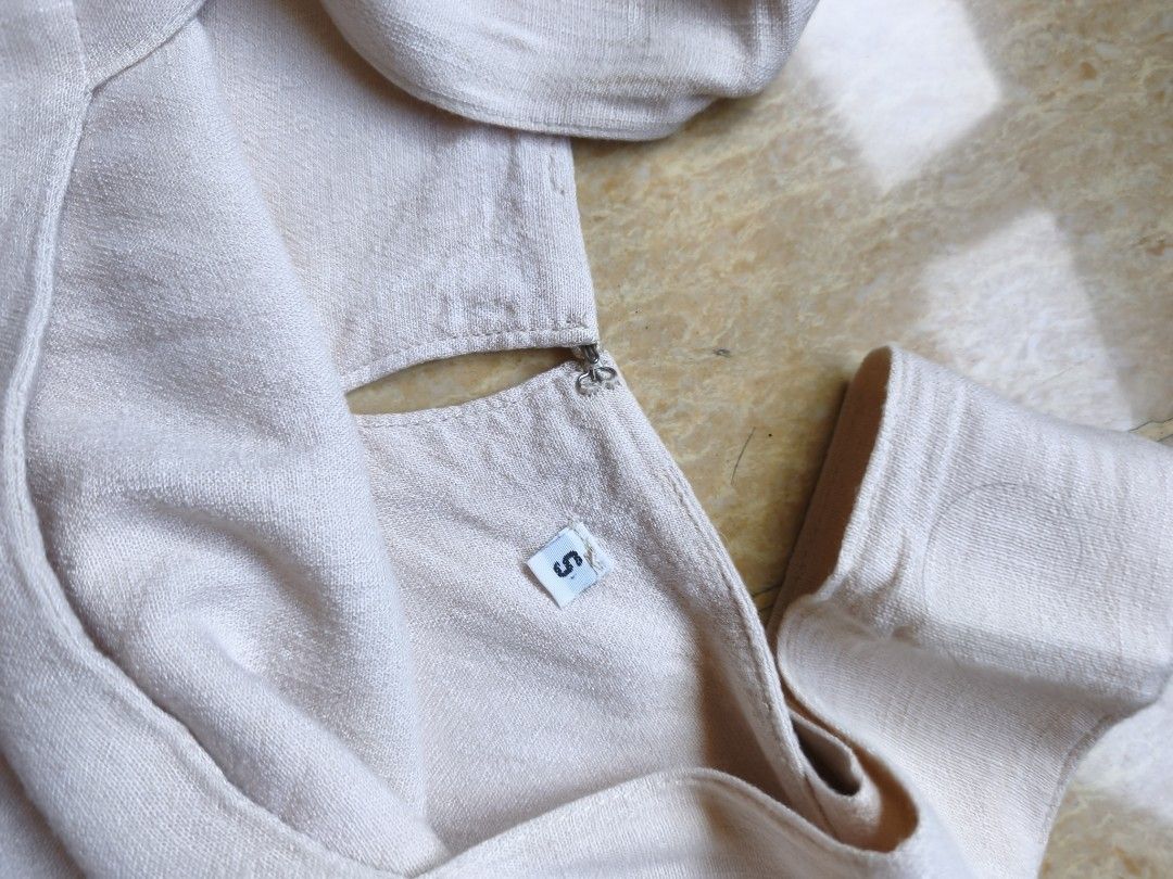Cream-colored Tank Top - Size S (Category: Sleeveless) located in Manila. Submitted by aaa_sy (Listing ID 1428152786, Image 2). Description: Soft cotton perfect for hot weather! double layered front rfs: decluttering .