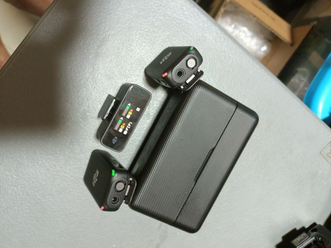 DJI Mic Wireless Microphone System (Category: Microphones) located in Pasig City. Submitted by Mpatron (Listing ID 1428116043, Image 2). Description: dji mic wireless 2x transmitter 1x receiver charging case can pass as bnew...