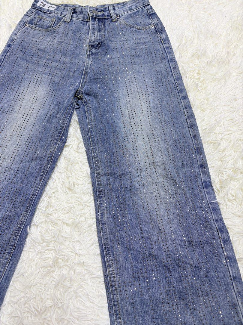 Embellished Wide Leg Jeans (Category: Jeans) located in Ajuy. Submitted by sothat_ara (Listing ID 1428157204, Image 2). Description: 25-26.