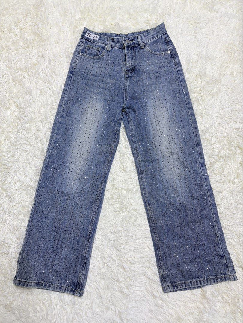 Embellished Wide Leg Jeans (Category: Jeans) located in Ajuy. Submitted by sothat_ara (Listing ID 1428157204, Image 1). Description: 25-26.