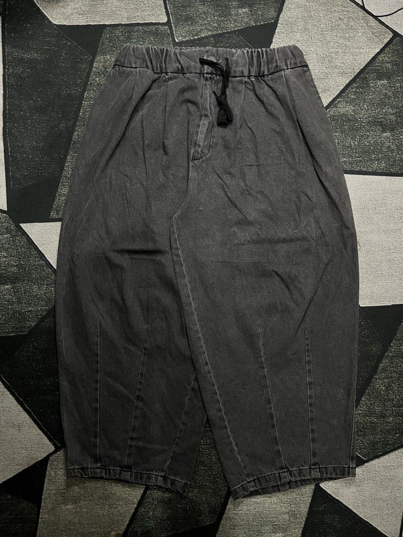 Farmers market balloon type pants (Category: Jeans) located in Laguindingan. Submitted by thriftn0_limits (Listing ID 1428151096, Image 1). Description: Farmers market acid washed dark grey balloon pants Waist: 30-42 Length: 37.5 Thigh: 17.5 Hem: 11 Good condition No issue Heavy/ hard 600+ sf.