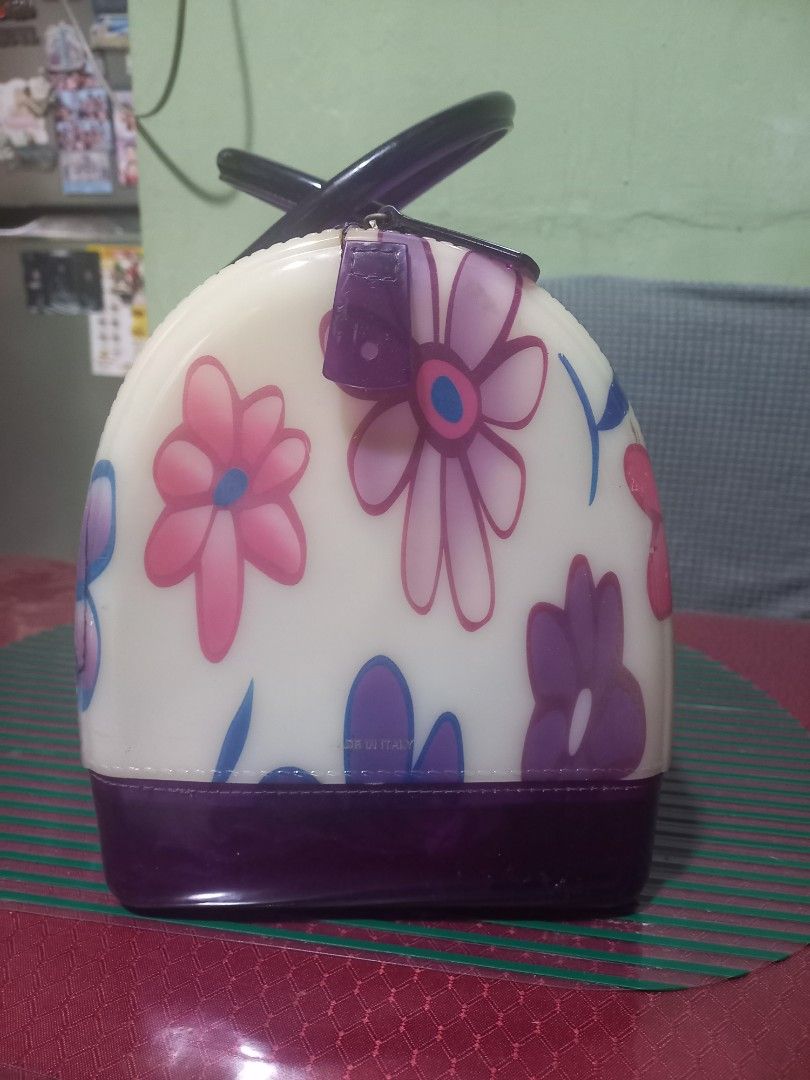 Furla jelly bag, almost new (Category: Luxury Bags & Wallets) located in Manila. Submitted by luckyrabbit.25 (Listing ID 1428177475, Image 3). Description: furla doctots bag good as new. no flaw.
