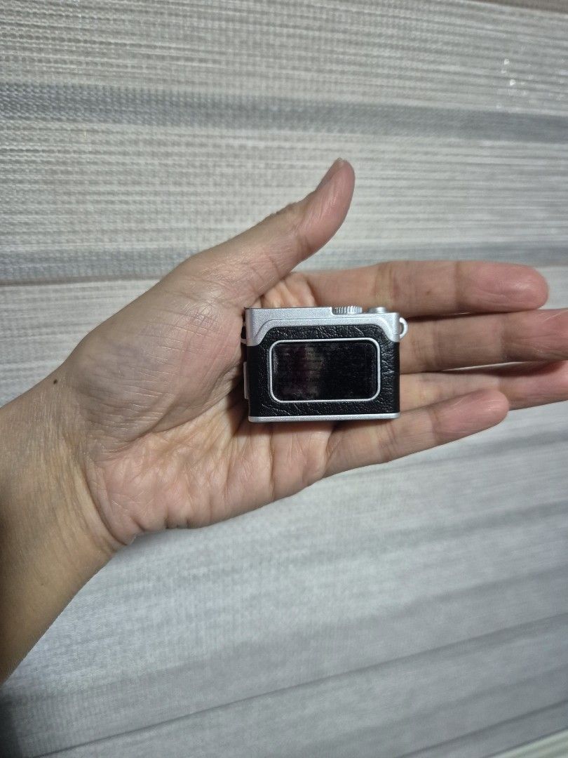 G1 Thumb Camera (Mini Digital Camera) (Category: Cameras) located in Cavite. Submitted by mommyd.clutter (Listing ID 1428116883, Image 3). Description: RFS: extra unit ➡️open to test only.