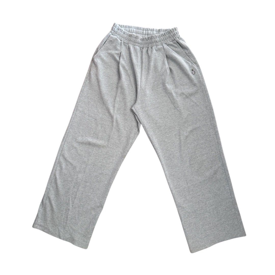 Gakkai Unions gray wide sweatpants (Category: Joggers) located in Manila. Submitted by dja23 (Listing ID 1428210203, Image 1). Description: Width: free size Length: 41 in Leg hole: 11 in Used, no issue.