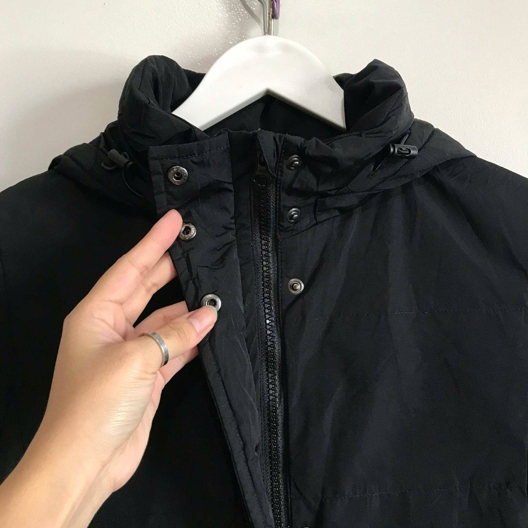 GU 2-way Heat Padded Blouson (Category: Coats, Jackets and Outerwear) located in Quezon City. Submitted by _eunoiaa (Listing ID 1428156186, Image 2). Description: GU 2-way Heat Padded Blouson Dimes: 20x23" Small on tag Excellent condition No issue Drawstring/detachable hood repriced from 899. no more haggling pls..
