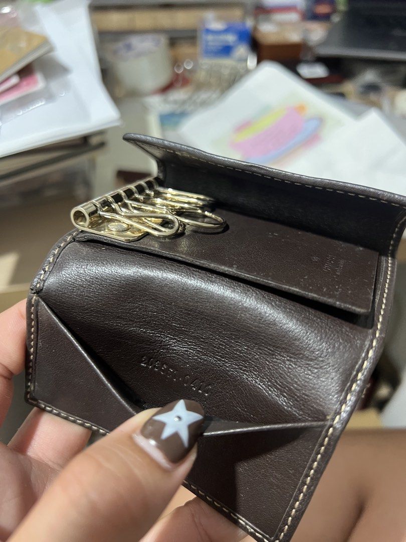 Gucci GG Heart Key Case (Category: Luxury Bags & Wallets) located in Imus. Submitted by labella.mnl (Listing ID 1428184559, Image 3). Description: No flaws Just signs of usage All pipings are ok No sticky sides Code visible Free shipping nationwide with insurance .