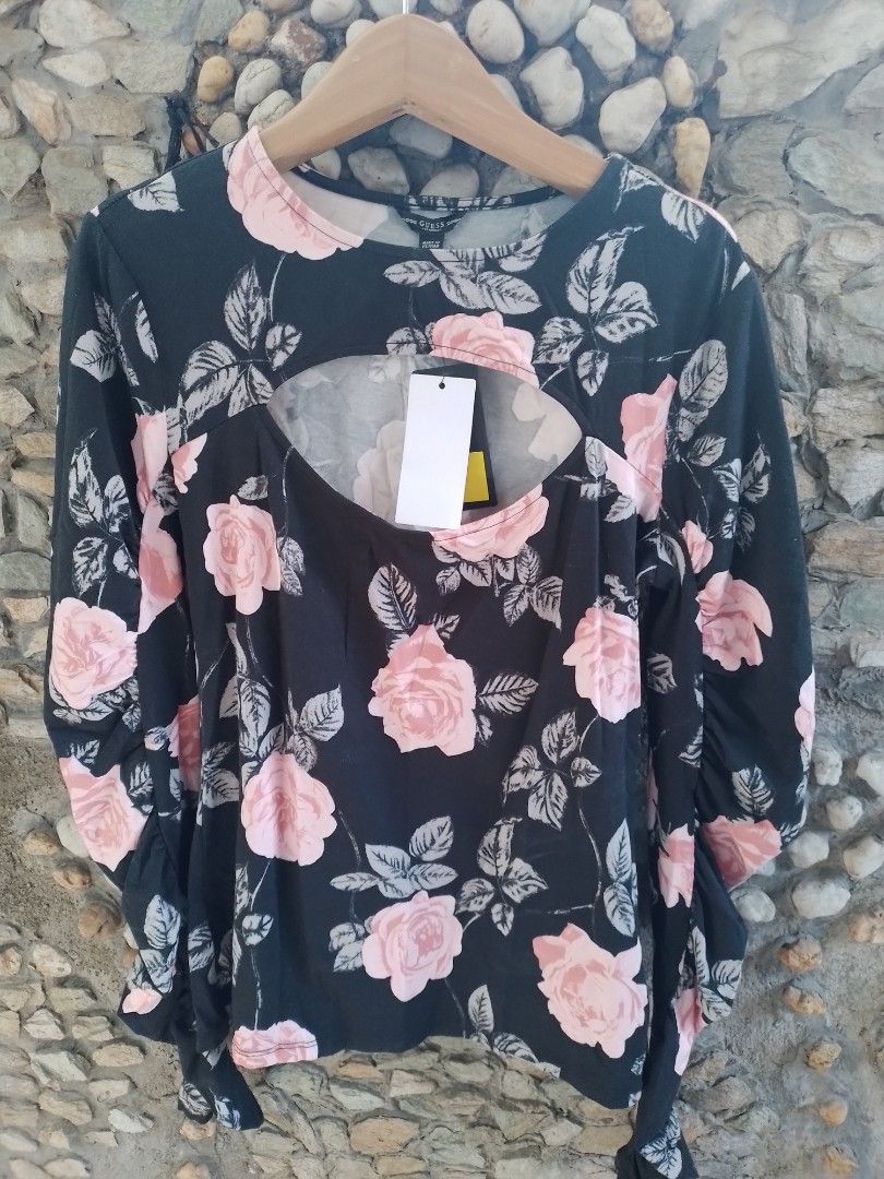 Guess women floral longsleeves (Category: Others Tops) located in San Pedro. Submitted by thrifterside (Listing ID 1428107882, Image 1). Description: Guess floralblack longsleeve size U.S. medium 84A stretchable and light fabric legit from Guess..righr for that Ootd this summer...