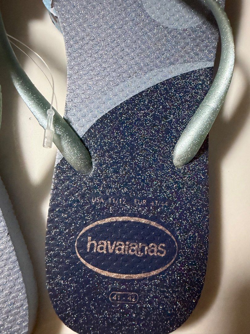 Havaianas Flip-Flops Female Ladies Skinny - Various Sizes & Colors Purple Silver Flowers (Category: Flipflops and Slides) located in Singapore. Submitted by leakystandards (Listing ID 1428227161, Image 2). Description: Flowers 39/40 [SOLD] Silver 41/42 Purple 43/44.