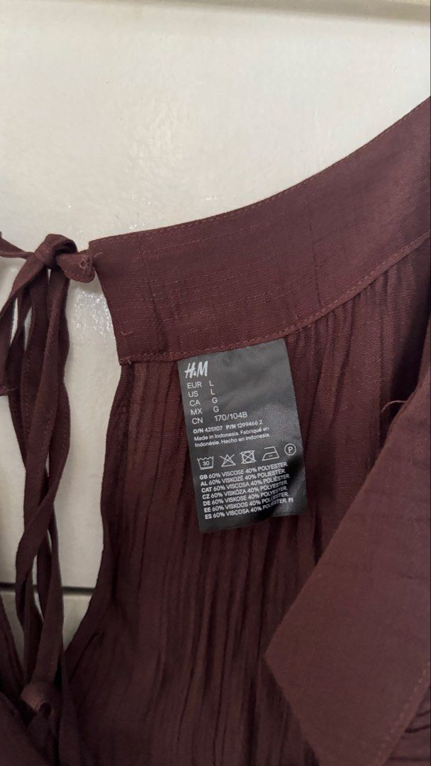 H&M Beach Mini Dress/Coverup (Category: Dresses) located in Taguig. Submitted by blessthismessph (Listing ID 1428125324, Image 3). Description: Worn once only, super cute. Slightly negotiable but no to low ballers. RFS: Decluttering SDD available within MM via Grab or Lalamove, or J&T shipping within and outside MM for cheaper shipping. .