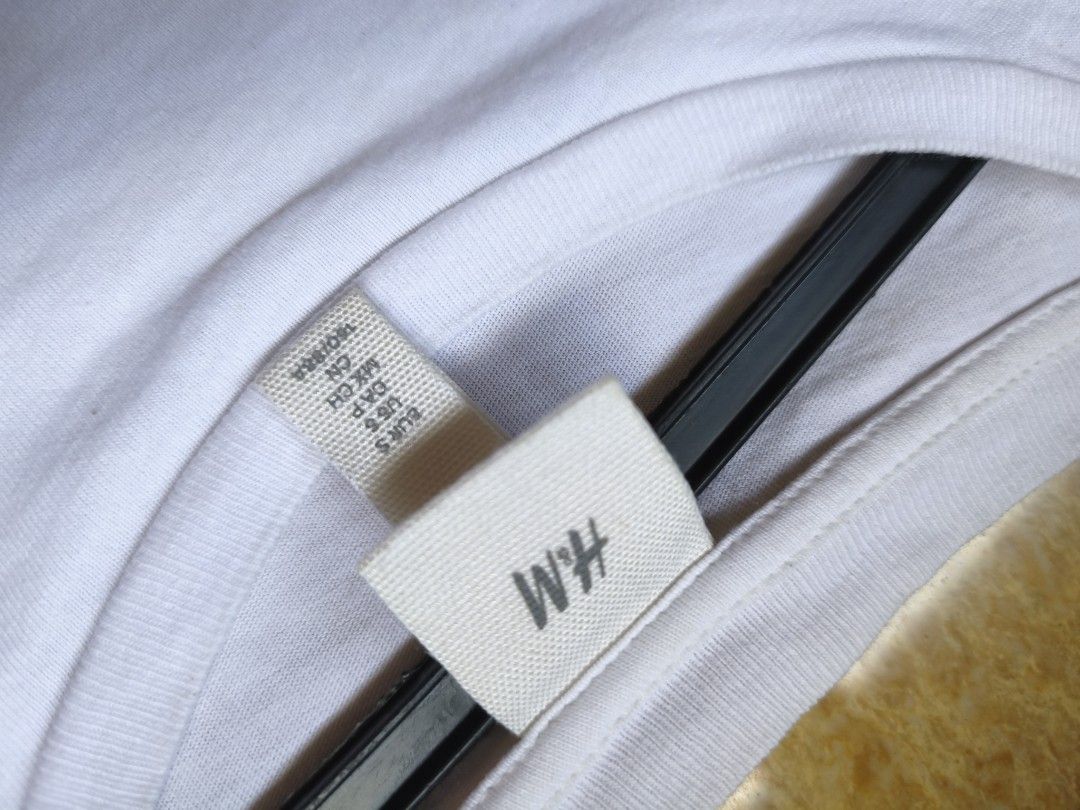 H&M California Oranges Graphic Tee (Category: Tshirts & Polo Shirts ) located in Manila. Submitted by aaa_sy (Listing ID 1428119843, Image 2). Description: Thin material shirt good for hot weather! rfs: don't wear anymore no flaws.