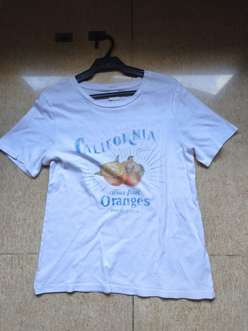 H&M California Oranges Graphic Tee (Category: Tshirts & Polo Shirts ) located in Manila. Submitted by aaa_sy (Listing ID 1428119843, Image 1). Description: Thin material shirt good for hot weather! rfs: don't wear anymore no flaws.
