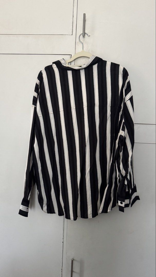 H&M Edition Striped Shirt and Shorts Set - Medium (Category: Sets or Coordinates) located in Taguig. Submitted by blessthismessph (Listing ID 1428124409, Image 3). Description: H&M Edition set. Super cute! Used once only, oversized fit. WW photo available upon request. Slightly negotiable but no to low ballers. RFS: Decluttering SDD available within MM via Grab or Lalamove, or J&T shipping within and outside MM for cheaper shipping. .