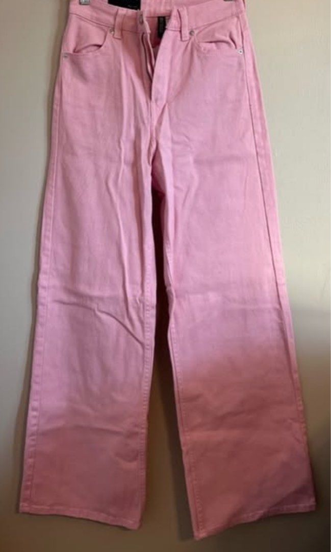 H&M Pink Wide Leg Jeans (Category: Jeans) located in Quezon City. Submitted by hanni624 (Listing ID 1428148626, Image 1). Description: - size 34 good for small sizes - Stylish pink wide-leg jeans - Classic five-pocket design - Comfortable and relaxed fit - Made of durable denim - Vibrant pink color - Perfect for everyday wear.
