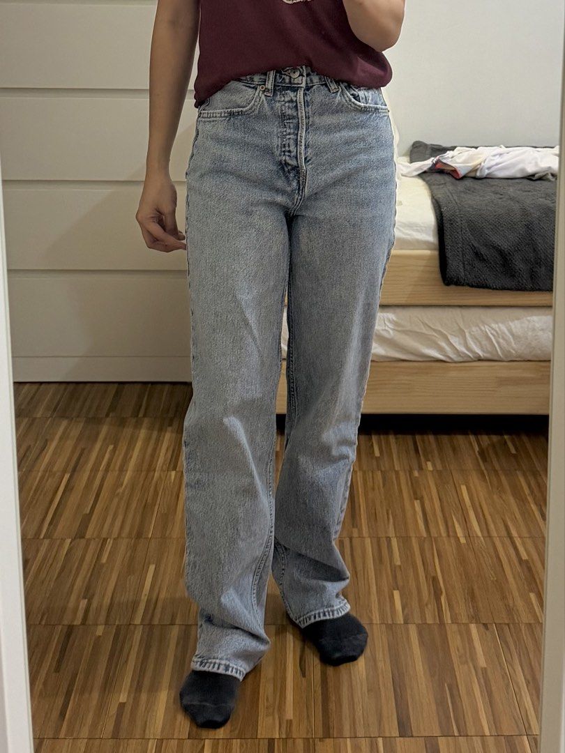 H&M Straight Jeans, High Waist (Category: Jeans) located in Quezon City. Submitted by nc0897 (Listing ID 1428194664, Image 3). Description: Size: Eur 32, US 0 Waist: 26 My height: 5’2 Can ship via lalamove or j&t.