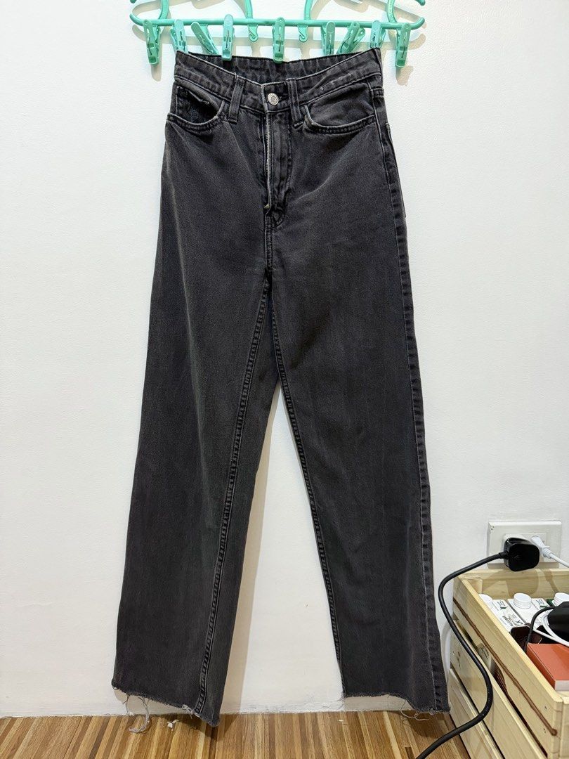 H&M Wide Jeans, High Waist (Category: Jeans) located in Quezon City. Submitted by nc0897 (Listing ID 1428195229, Image 1). Description: Size: Eur 32, US 0 Waist: 25 My height: 5’2 Can ship via lalamove or j&t.