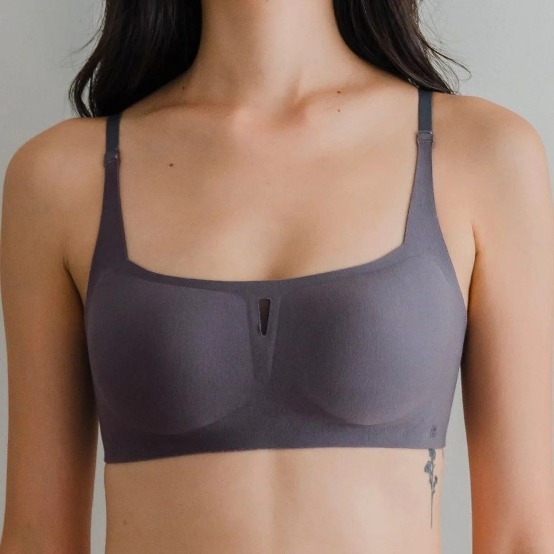 I'm In Seamless Bra - Machine Wash Edition (Category: Undergarments & Loungewear) located in Quezon City. Submitted by pre.by.a (Listing ID 1428107091, Image 3). Description: BRAND NEW! 1. AIR-EE COTTON SQUARE NECK SEAMLESS BRA IN CHARCOAL 2. AIR-EE COTTON SEAMLESS BRA IN ALMOND NUDE Size: M Wrong size but super nice! Best fits 34 bust. Bought for P1,900 each; get both for P3k.