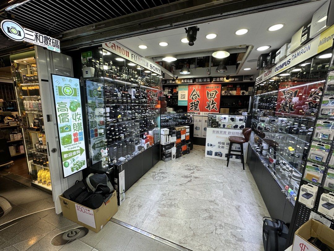 完美無瑕！Insta360 X4 INSTA 360 Action Cam （分類：攝錄機）位於 Hong Kong。 由 sham_wo_digit 提交（商品編號 1360278924，圖片 3）。簡介： #condition : 如圖 Trade In 會再有優惠 ******** 店舖地址STORE******** 三和數碼- Sham Wo Digit Mongkok Sim City, 2F, SHOP 231 星際城市2樓231三和數碼 （2樓中間直入望右手邊） 旺角星際城市2樓231號舖 #歡迎使用其他相機鏡頭TRADE IN 溫馨提示：物品外觀 可影響價錢高低 1-已測試操作正常/Everything Works Fine 2-接受電子支付/ Mobile Payments OK👌🏻 3-實體店 安全有保障/Physical Stores/Safety —————————————————————— #合理回收相機鏡頭 #Recycle your camera len