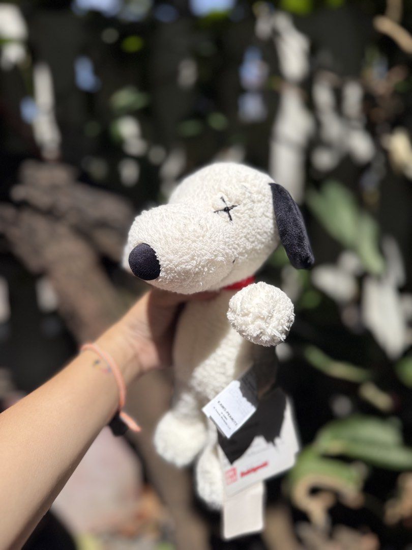 KAWS x Uniqlo x Peanuts Snoopy Plush (Category: Plushies & Soft Toys) located in Caloocan City. Submitted by raeccas.selections (Listing ID 1428121579, Image 1). Description: Brand new with paper tag 🖤🤍 Collector’s item! Price tag shows $149 Sold in ebay for ₱3,500 if converted from USD to PHP Location: North Caloocan MOD: J&T or Lalamove MOP: Gcash or bank transfer .