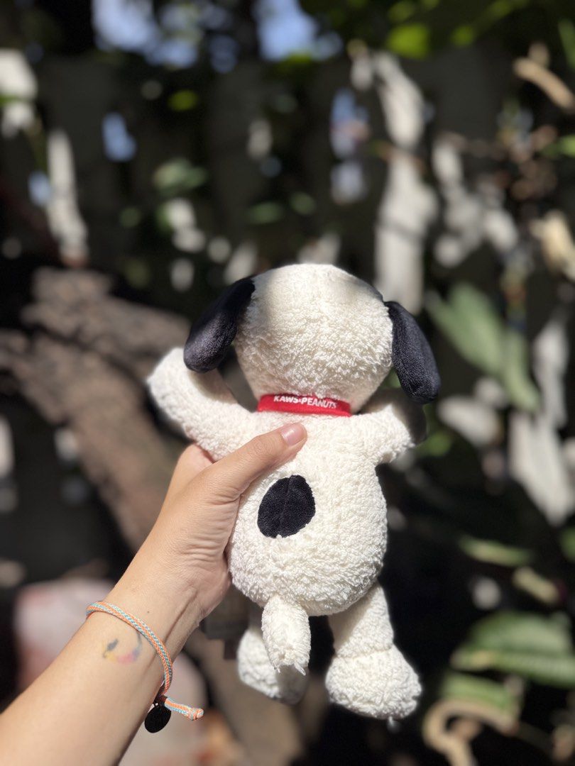 KAWS x Uniqlo x Peanuts Snoopy Plush (Category: Plushies & Soft Toys) located in Caloocan City. Submitted by raeccas.selections (Listing ID 1428121579, Image 3). Description: Brand new with paper tag 🖤🤍 Collector’s item! Price tag shows $149 Sold in ebay for ₱3,500 if converted from USD to PHP Location: North Caloocan MOD: J&T or Lalamove MOP: Gcash or bank transfer .