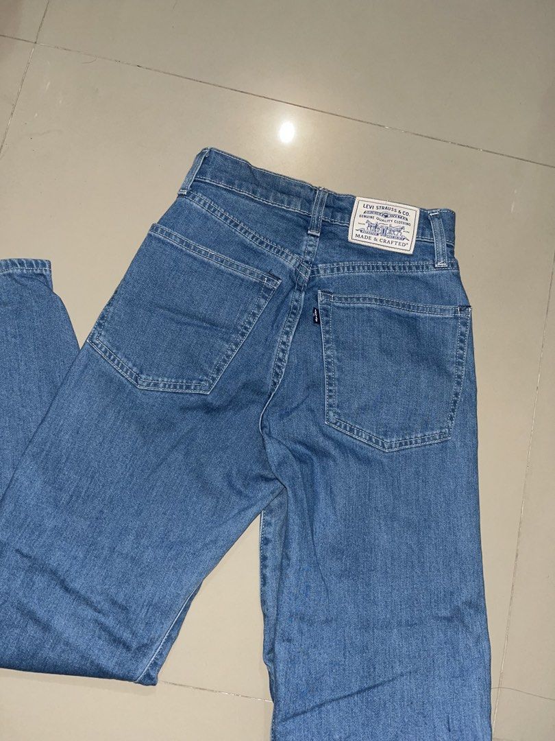 LEVIS STRAIGHT CUT JEANS (Category: Jeans) located in Valenzuela. Submitted by dimxxt (Listing ID 1428218176, Image 2). Description: Selling: LEVI’S straight cut jeans Size: 22-23 Like new - Authentic Does not fit me anymore 🥺 Delivery options: J&T (weekends only), grab or lalamove Mode of payment: BDO or gcash.