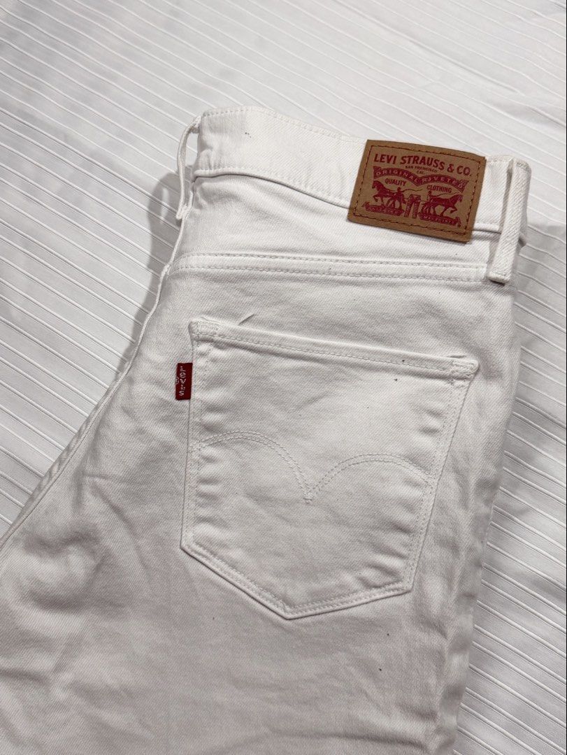 Levi's White Denim Shorts (Category: Shorts) located in Navotas City. Submitted by msgwnmxn (Listing ID 1428192980, Image 2). Description: like new condition, natambak lang sa sobrang daming levi’s pants 😅. - size: 30 wmns - first owner not ukay - og price: 2,890 - still nego for sure buyer.